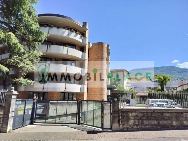 Locale Commerciale in affitto a Comunità della Vallagarina, Borgo Sacco