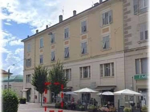 Locale Commerciale in affitto a Comunità della Vallagarina, Borgo Sacco