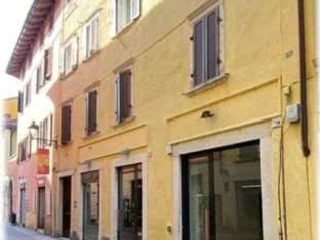 Locale Commerciale in affitto a Comunità della Vallagarina, Borgo Sacco