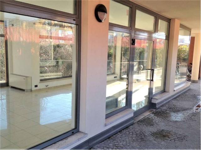 Locale Commerciale in affitto a Comunità della Vallagarina, Borgo Sacco