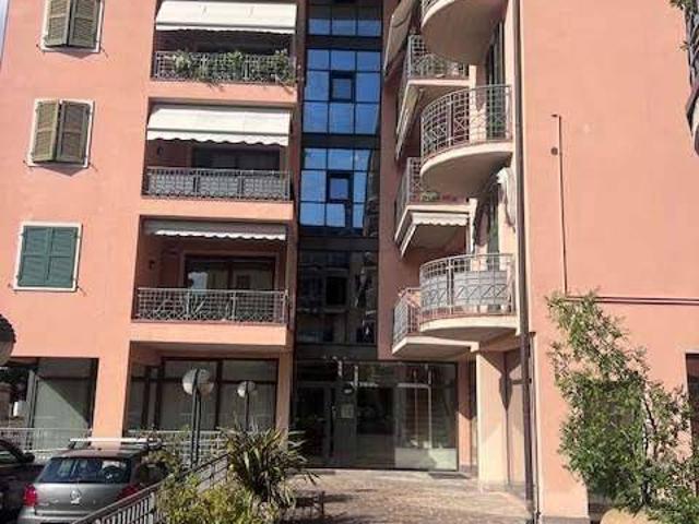 Locale Commerciale in affitto a Comunità della Vallagarina, Borgo Sacco