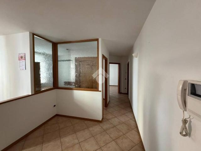Locale Commerciale in affitto a Comunità della Vallagarina, Borgo Sacco