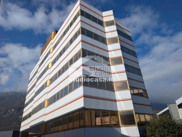 Locale Commerciale in affitto a Comunità della Vallagarina, Borgo Sacco