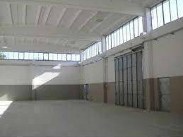 Locale Commerciale in affitto a Comunità della Vallagarina, Borgo Sacco