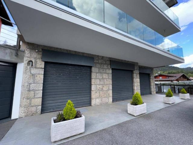 Locale Commerciale in affitto a Rovetta, Lombardia