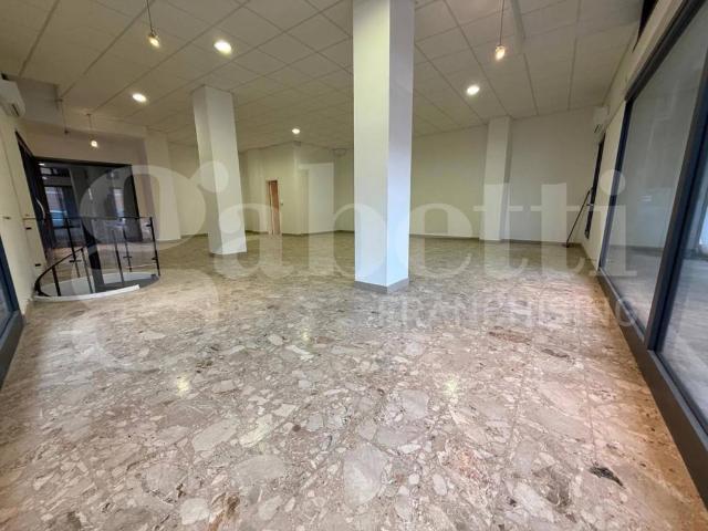 Locale Commerciale in affitto a Commenda, Rovigo