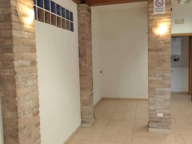 Locale Commerciale in affitto a Rovigo, Veneto