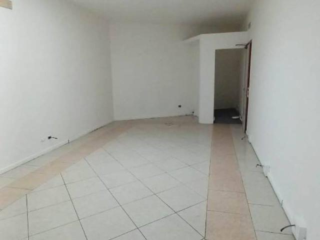 Locale Commerciale in affitto a Commenda, Rovigo