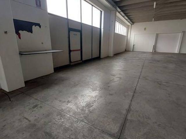 Locale Commerciale in affitto a Rovigo, Veneto