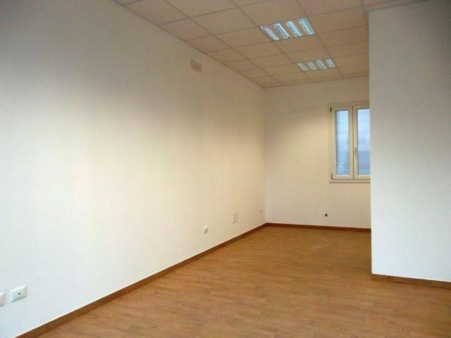 Locale Commerciale in affitto a Tassina, Rovigo
