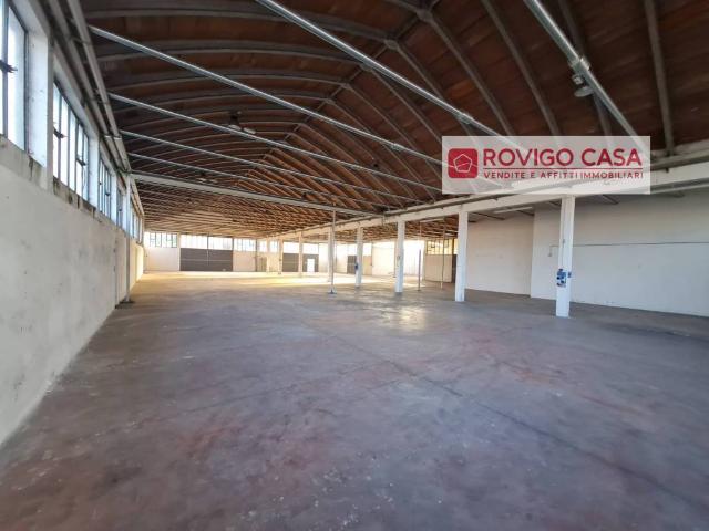 Locale Commerciale in affitto a Sarzano, Rovigo