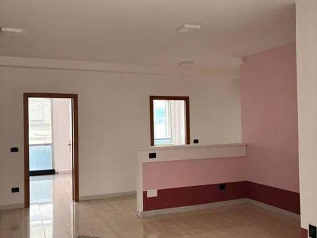 Locale Commerciale in affitto a Commenda, Rovigo