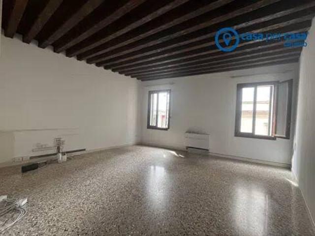 Locale Commerciale in affitto a Commenda, Rovigo