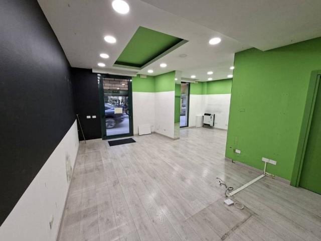 Locale Commerciale in affitto a Commenda, Rovigo