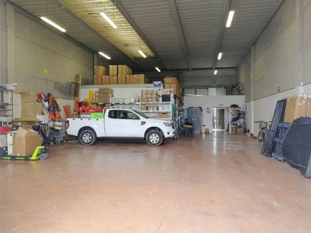Locale Commerciale in affitto a Commenda, Rovigo