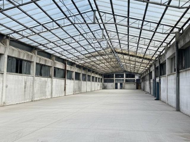 Locale Commerciale in affitto a Commenda, Rovigo