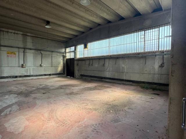 Locale Commerciale in affitto a Rozzano, Lombardia