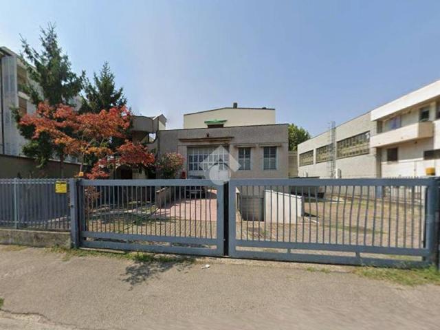 Locale Commerciale in affitto a Valleambrosia, Rozzano