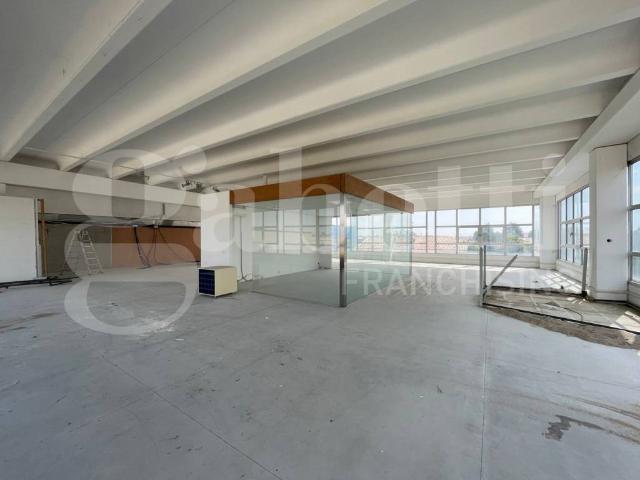 Locale Commerciale in affitto a Rubano, Veneto