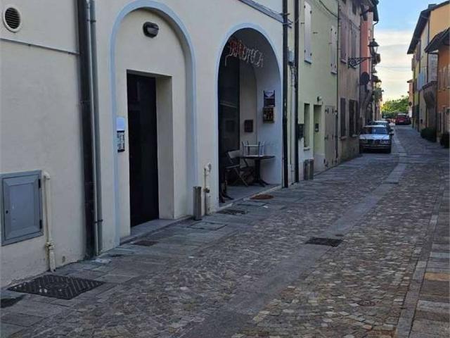 Locale Commerciale in affitto a Tresinaro - Secchia, Re
