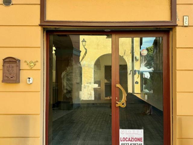 Locale Commerciale in affitto a Tresinaro - Secchia, Re