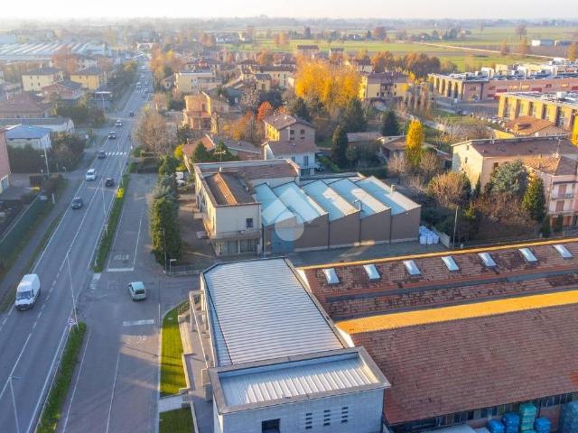 Locale Commerciale in affitto a Tresinaro - Secchia, Re