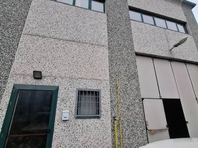 Locale Commerciale in affitto a Tresinaro - Secchia, Re