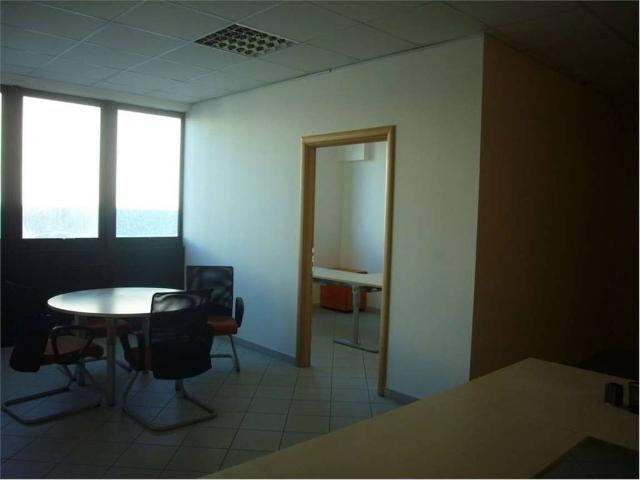 Locale Commerciale in affitto a Tresinaro - Secchia, Re