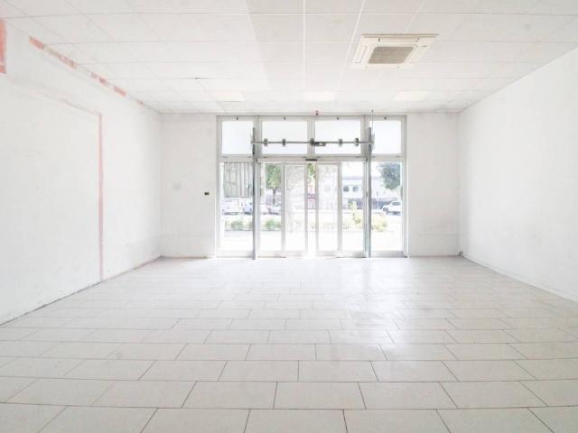 Locale Commerciale in affitto a Rudiano, Lombardia
