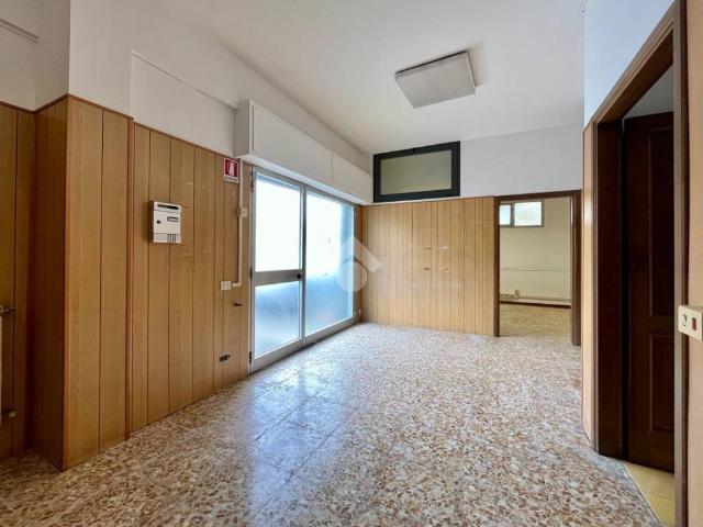 Locale Commerciale in affitto a Unione di Comuni Valdarno e Valdisieve, Rufina