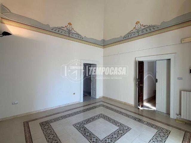 Locale Commerciale in affitto a Puglia, Bari