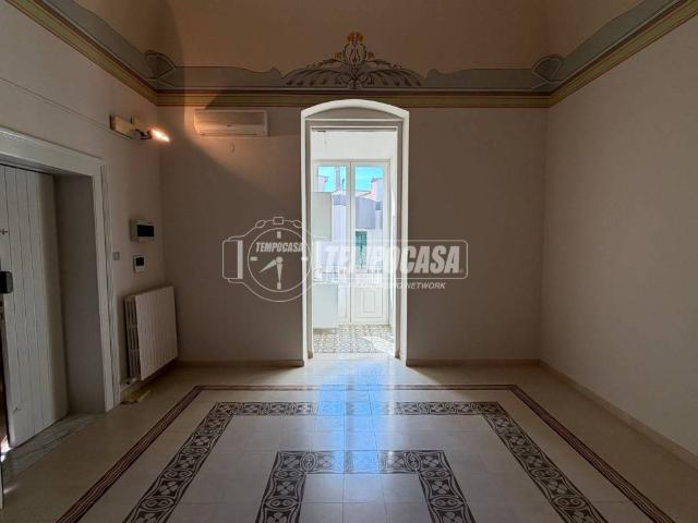 Locale Commerciale in affitto a Puglia, Bari