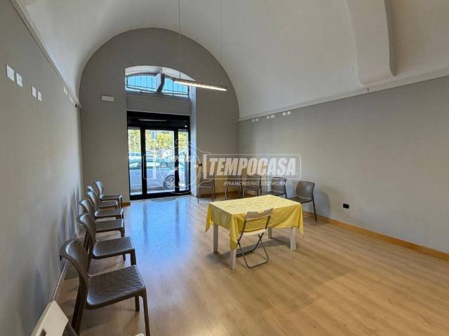 Locale Commerciale in affitto a Puglia, Bari
