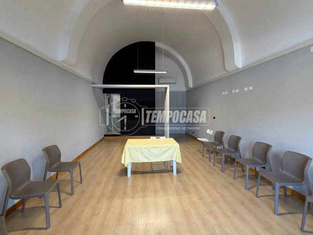 Locale Commerciale in affitto a Puglia, Bari