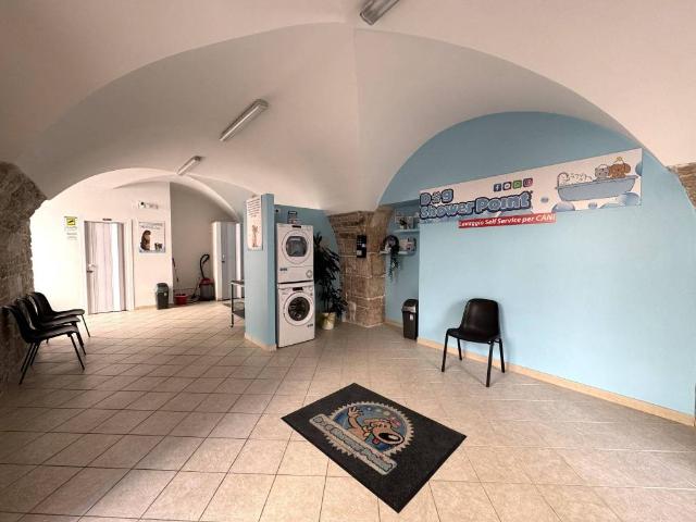 Locale Commerciale in affitto a Puglia, Bari
