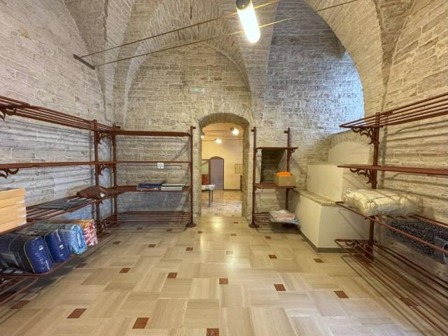Locale Commerciale in affitto a Puglia, Bari