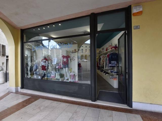 Locale Commerciale in affitto a San Odorico, Sacile