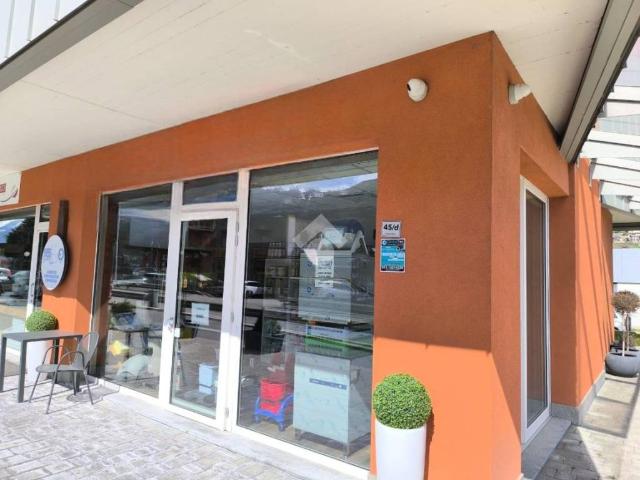Locale Commerciale in affitto a Saint Christophe, La Croix-Noire