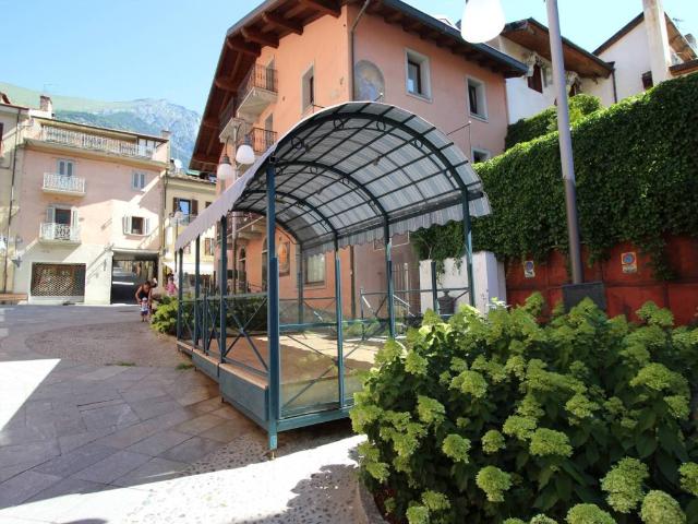Locale Commerciale in affitto a Cugnon, Saint Vincent
