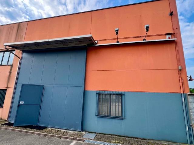 Locale Commerciale in affitto a Piemonte, Torino