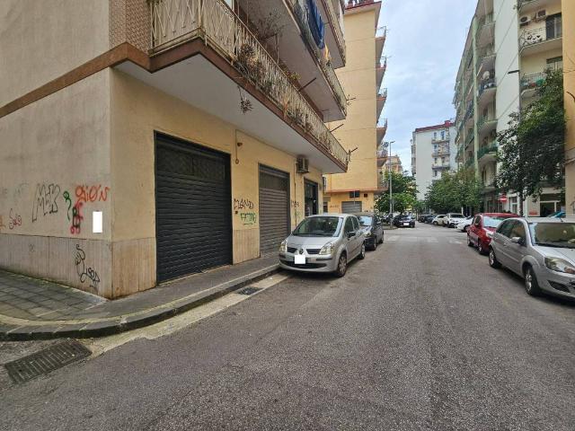 Locale Commerciale in affitto a Salerno, Campania