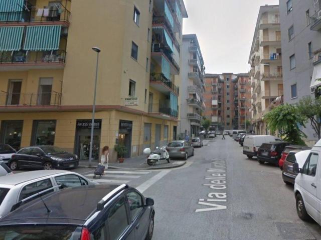 Locale Commerciale in affitto a Salerno, Campania