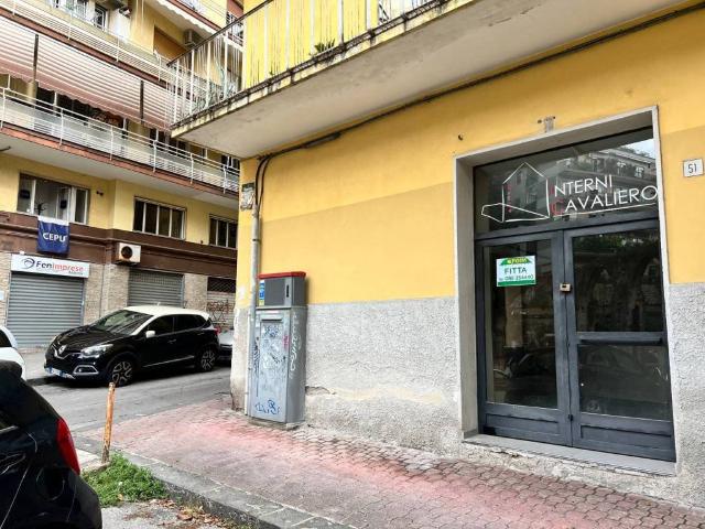 Locale Commerciale in affitto a Salerno, Campania