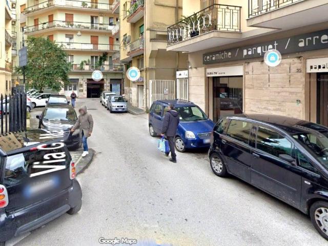 Locale Commerciale in affitto a Salerno, Campania