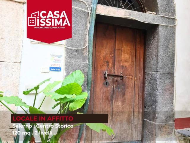 Locale Commerciale in affitto a Salerno, Campania