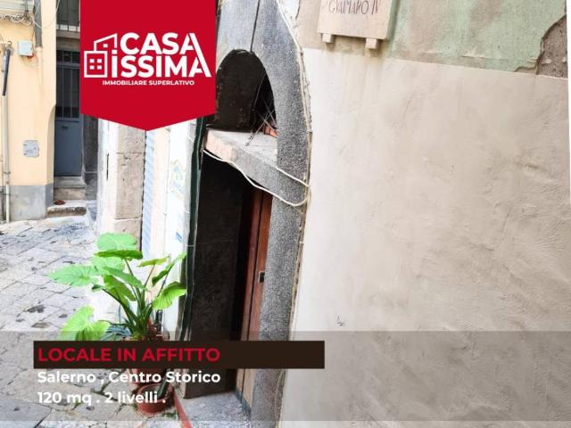 Locale Commerciale in affitto a Salerno, Campania