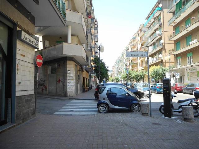 Locale Commerciale in affitto a Salerno, Campania