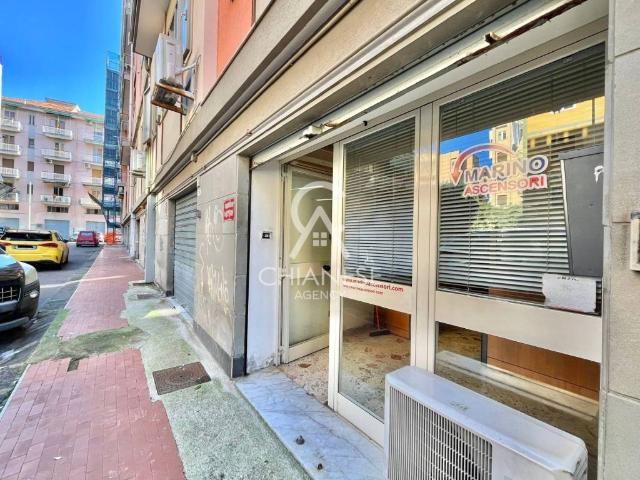 Locale Commerciale in affitto a Salerno, Campania
