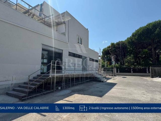 Locale Commerciale in affitto a Salerno, Campania