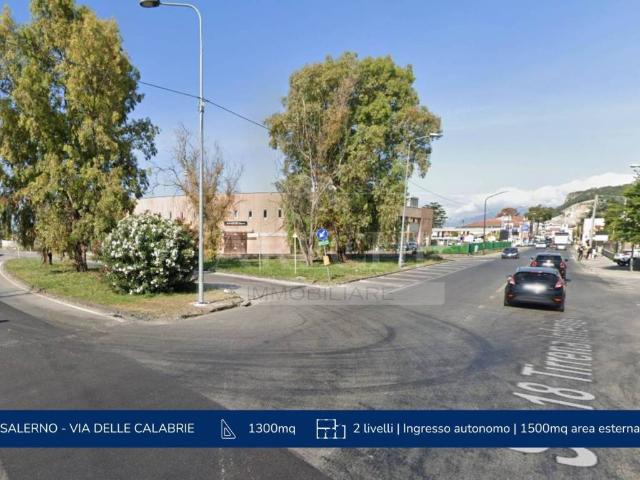 Locale Commerciale in affitto a Salerno, Campania